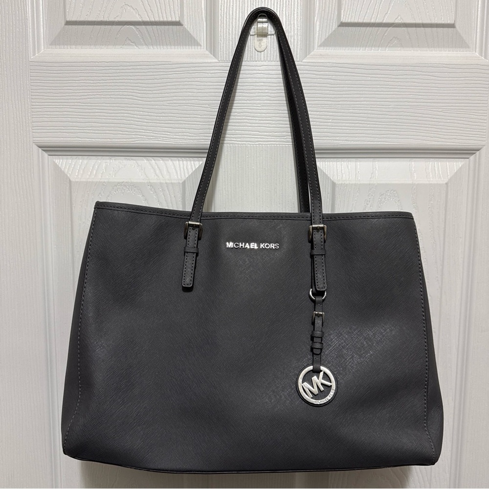 Michael Kors Jet Set Staffiano Leather Medium Shoulder Bag Tote Purse Gray NWOT